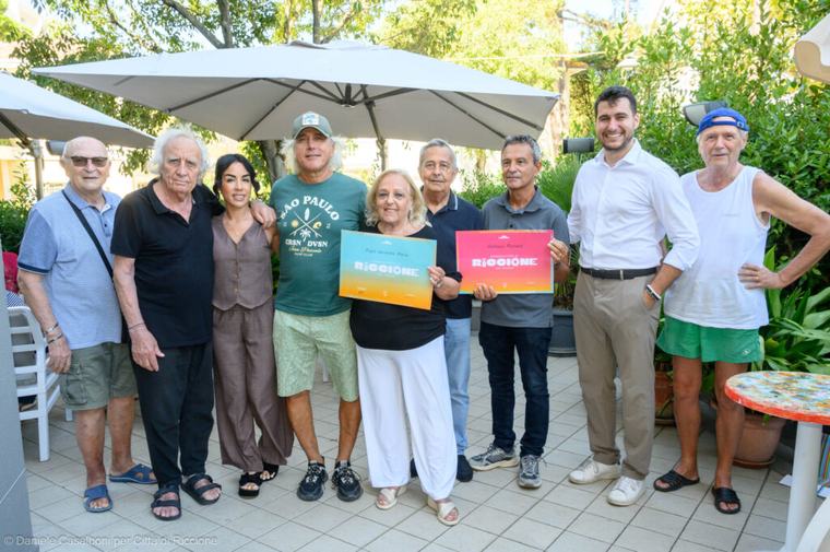 Cinquantasei anni d’amore e fedeltà a Riccione: Renato e Germana nominati Ambasciatori della città